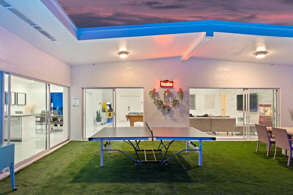 Play Ping Pong With Friends!