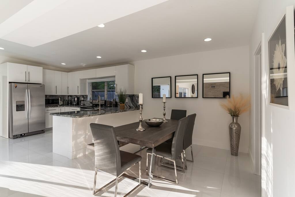 lux-miami-villa-or-heated-pool-or-10-min-to-beach/