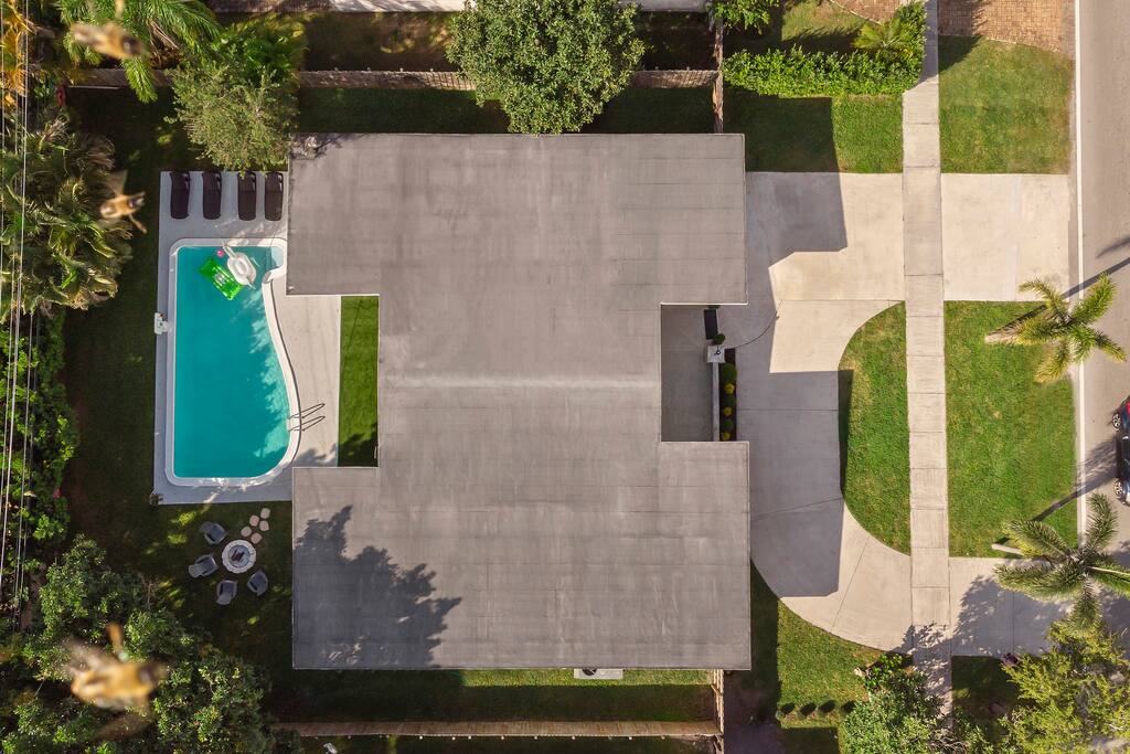 lux-miami-villa-or-heated-pool-or-10-min-to-beach/