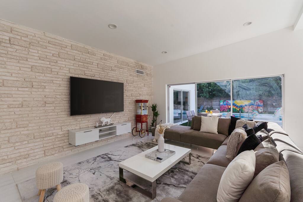 lux-miami-villa-or-heated-pool-or-10-min-to-beach/