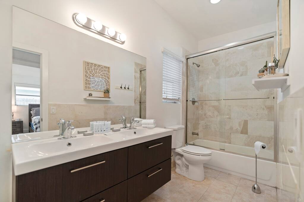 Spacious Bathroom