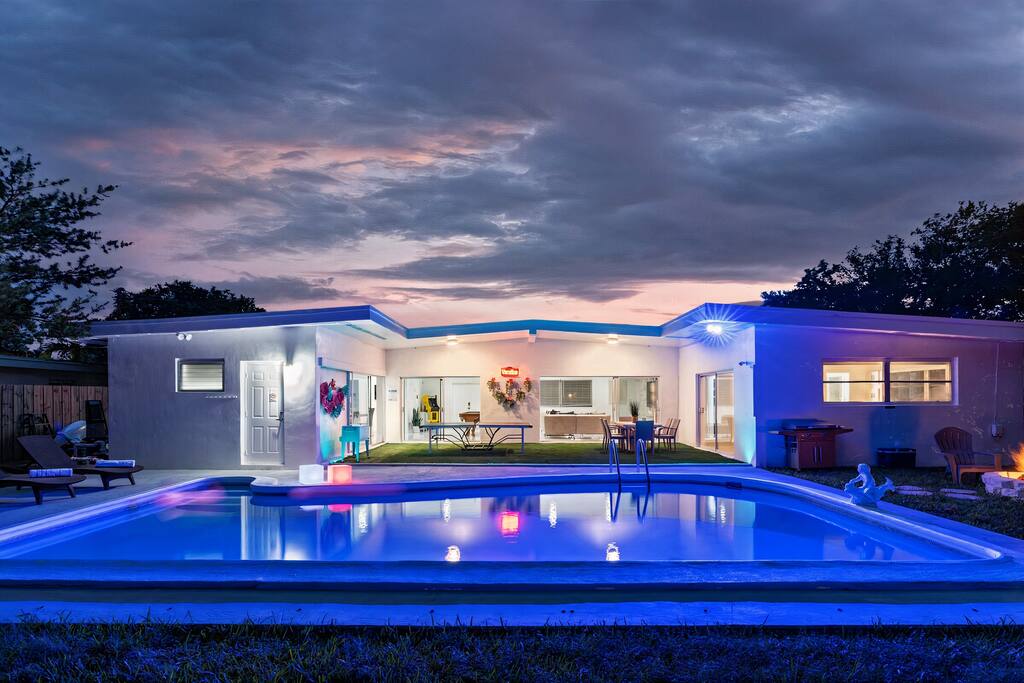 lux-miami-villa-or-heated-pool-or-10-min-to-beach/