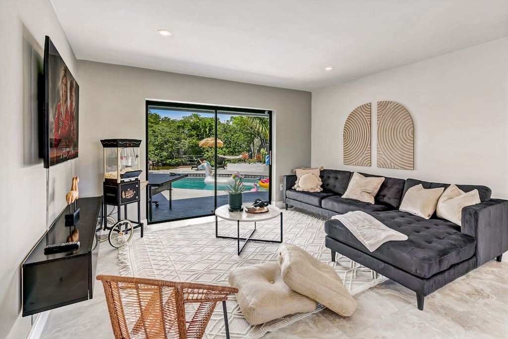 luxe-oasis-miami-villa-or-10mn-from-beach/