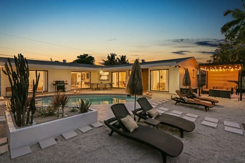 Luxe Oasis Miami Villa | 10mn from Beach