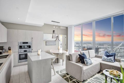 Hyde Penthouse | 2-Story Balcony Terrace by Ventur