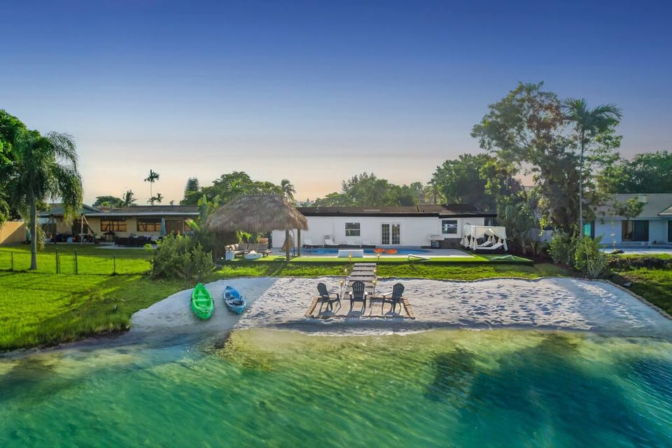 Paradise Sunset Waterfront Home | Firepit, Kayaks - North Miami Beach