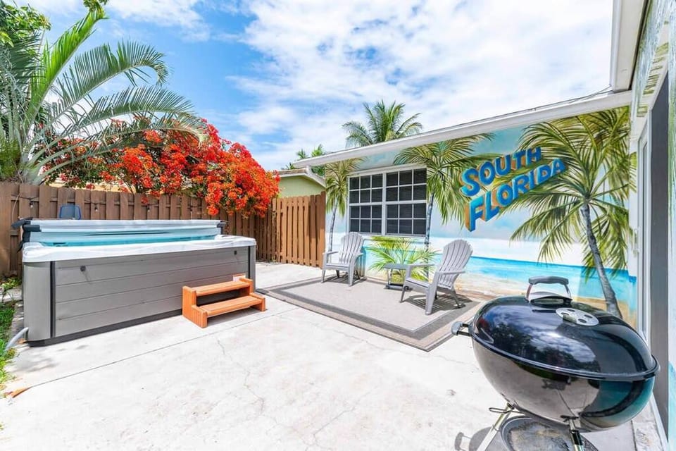 Ventur Tropical w Hot Tub | Close to Beach - Deerfield Beach