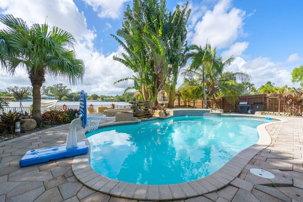 waterfront-jungle-house-firepit-kayaks-and-sunset/