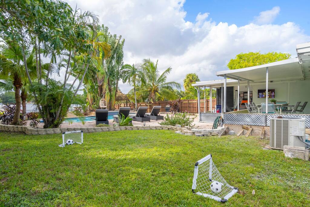 waterfront-jungle-house-firepit-kayaks-and-sunset/