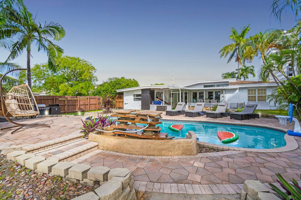 waterfront-jungle-house-firepit-kayaks-and-sunset/