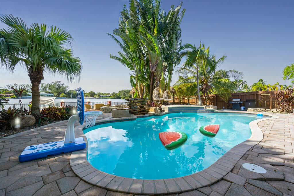 waterfront-jungle-house-firepit-kayaks-and-sunset/