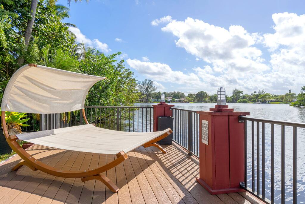 waterfront-jungle-house-firepit-kayaks-and-sunset/