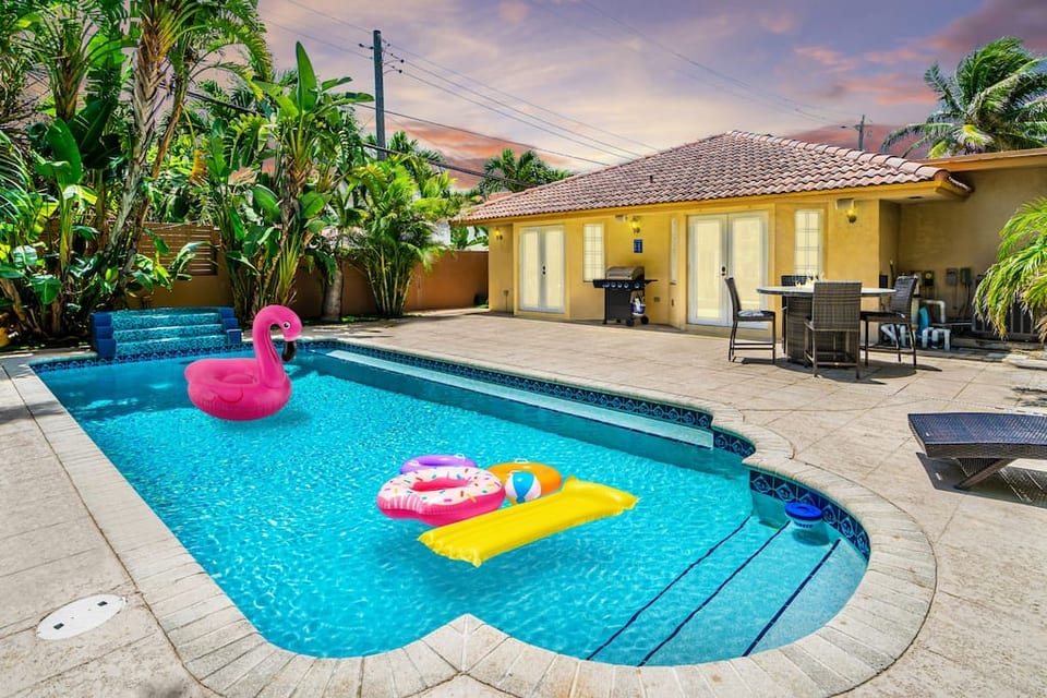 Ventur Vintage | Beach House | Luxury Heated Pool - Fort Lauderdale