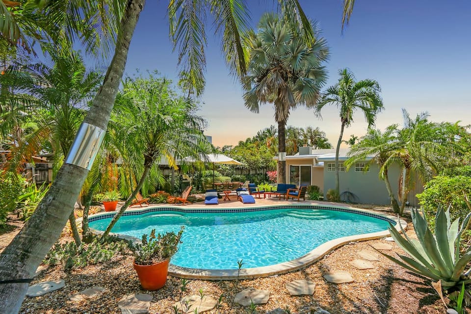 Ventur Escapade | Heated Pool, Private Guest House - Wilton Manors