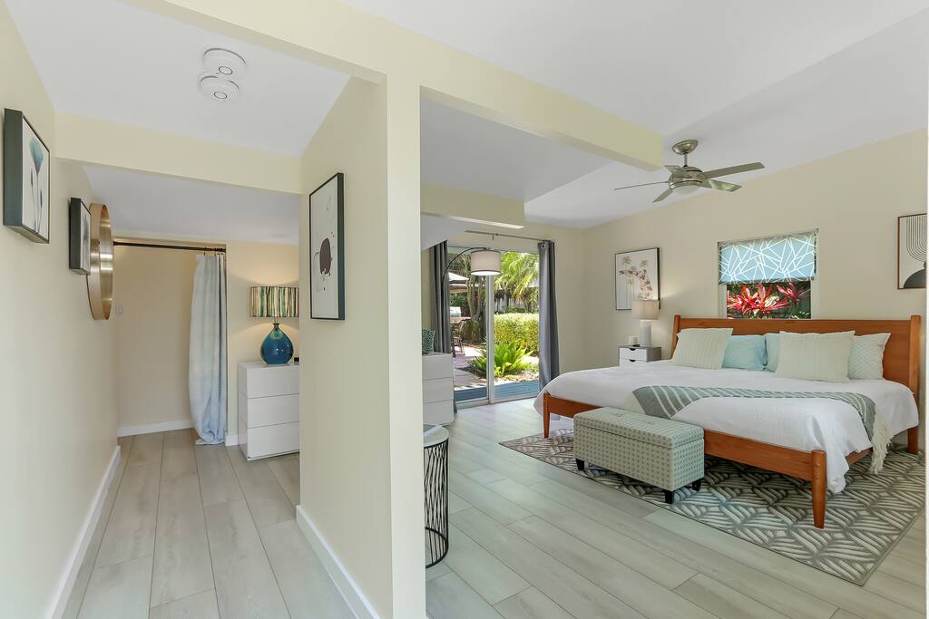 ventur-escapade-or-heated-pool-private-guest-house/