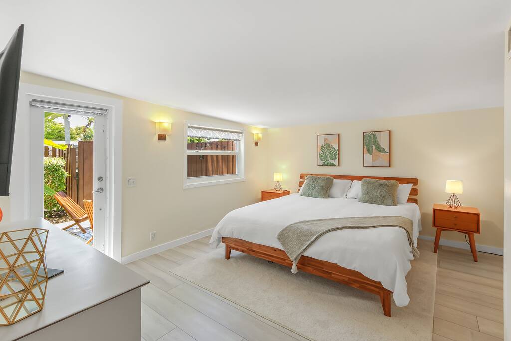 ventur-escapade-or-heated-pool-private-guest-house/