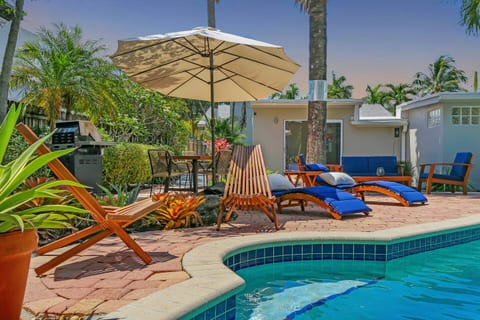 Ventur Escapade | Heated Pool, Private Guest House