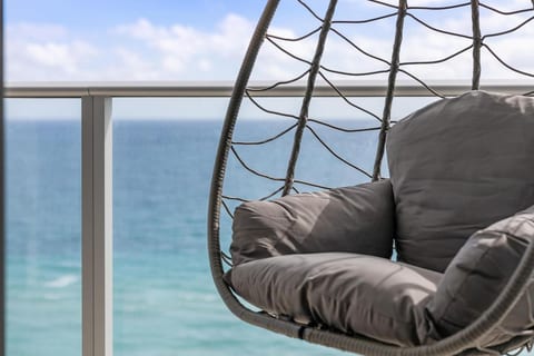 Ventur Beachfront Luxe Condo | Lyfe Beach Resort