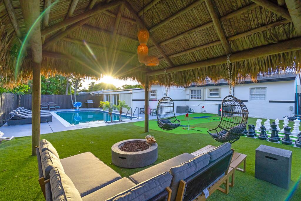 Cozy Miami Private Pool House W/ Arcade Games, BBQ