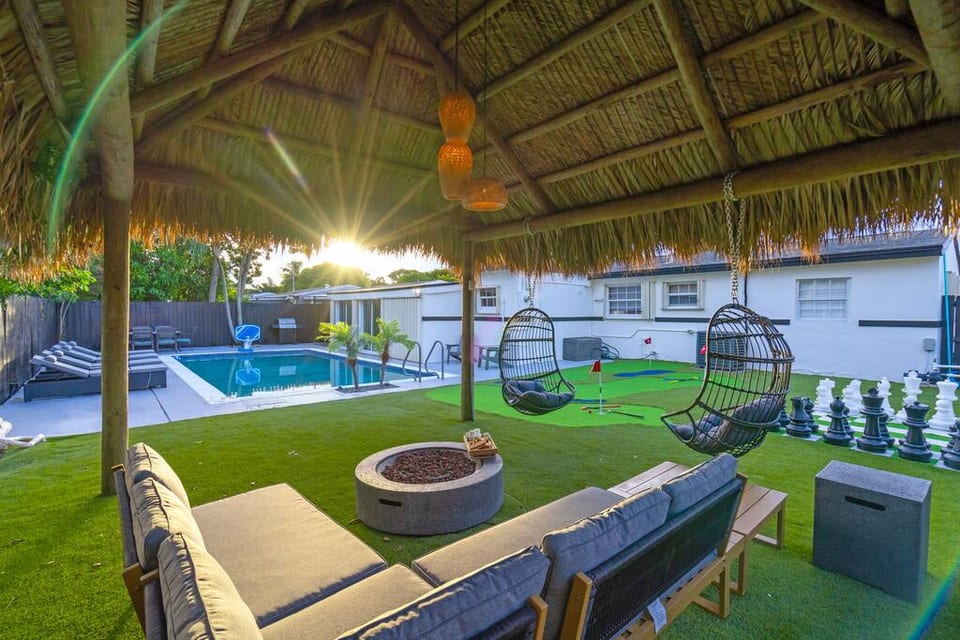 Cozy Miami Private Pool House W/ Arcade Games, BBQ - Miami