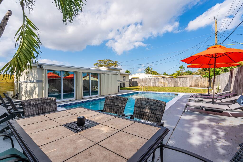 Cozy Miami Private Pool House W/ Arcade Games, BBQ