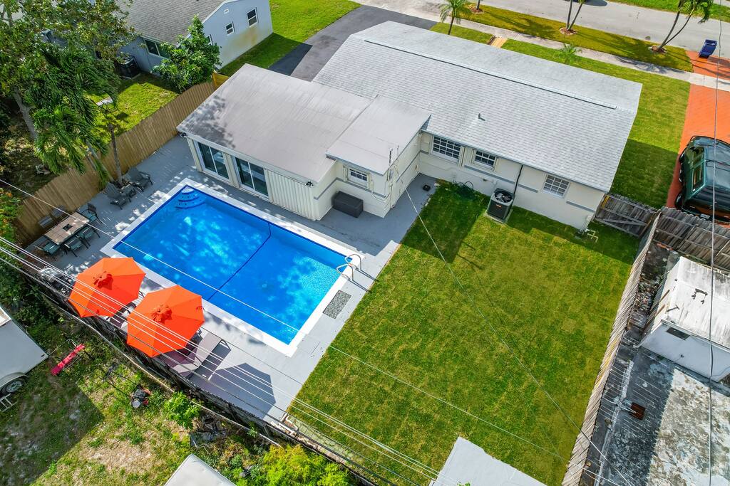 Cozy Miami Private Pool House W/ Arcade Games, BBQ