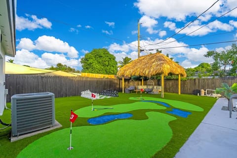 Cozy Miami Private Pool House W/ Arcade Games, BBQ