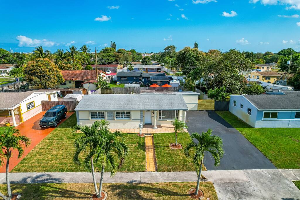 Cozy Miami Private Pool House W/ Arcade Games, BBQ