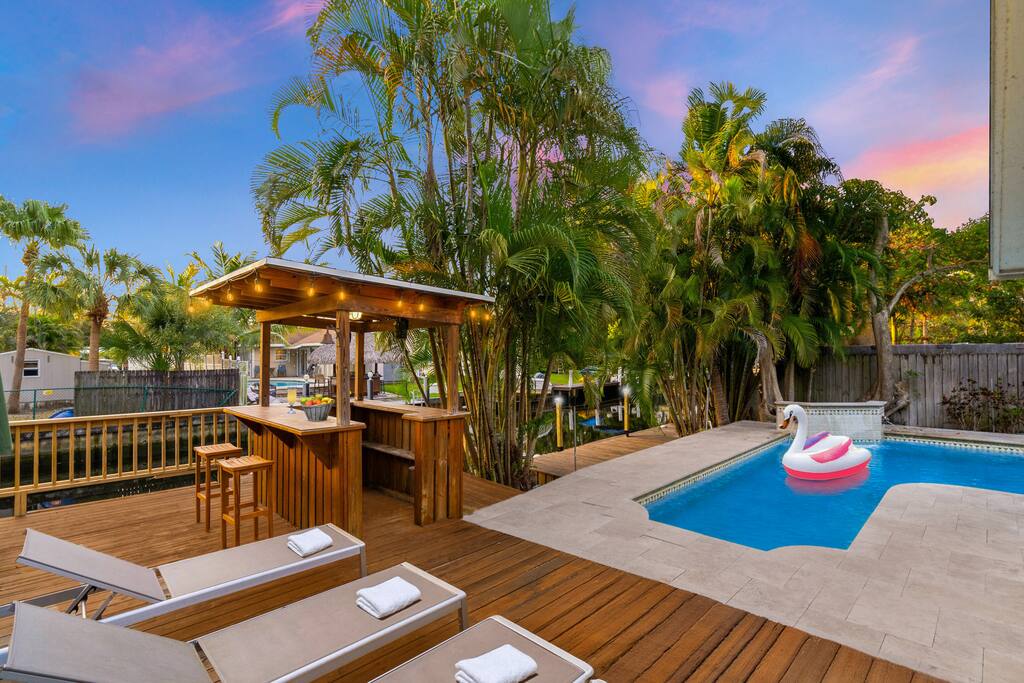 waterfront-house-or-cozy-bar-area-and-arcade-games/
