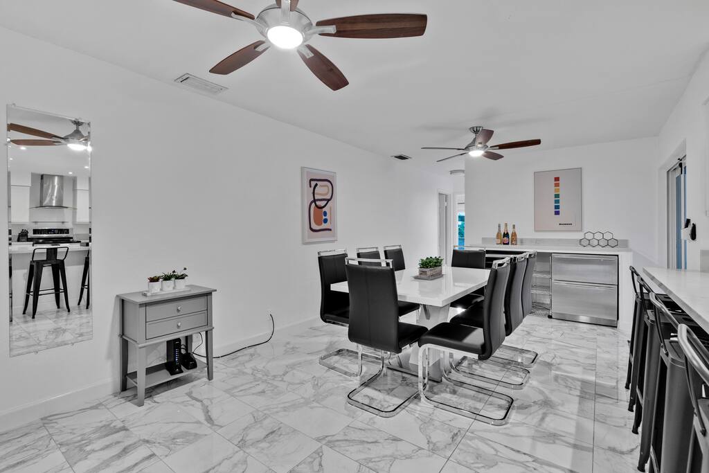 waterfront-house-or-cozy-bar-area-and-arcade-games/