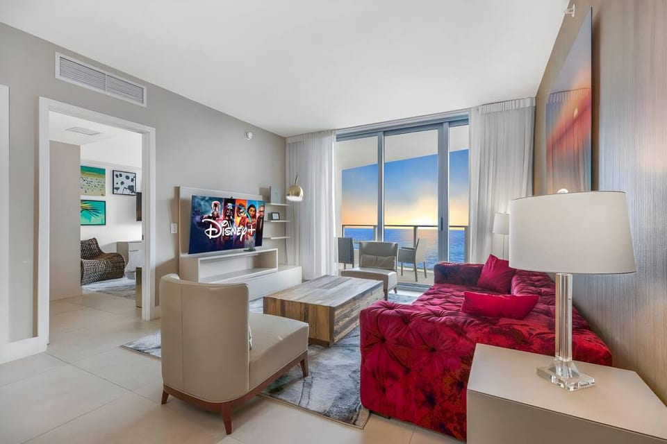 Ventur Luxe Condo l Oceanview | Gym, Beach Access - Hollywood