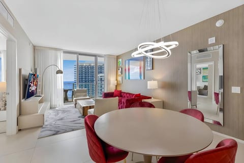 Ventur Luxe Condo l Oceanview | Gym, Beach Access