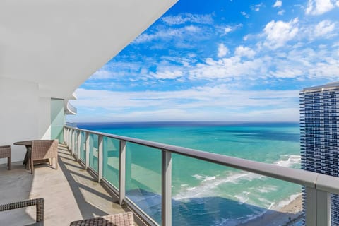 Ventur Luxe Condo l Oceanview | Gym, Beach Access