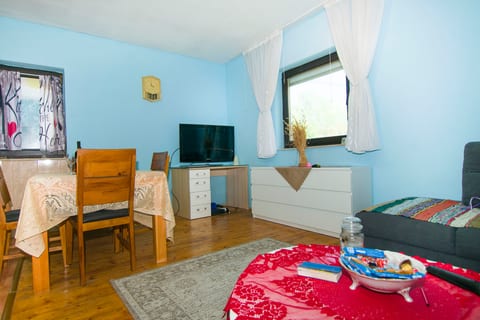 House Cross - Unit 377010-13