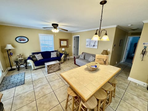 ocean-lakes-myrtle-beach-rental-covered-porch-free-golf-cart
