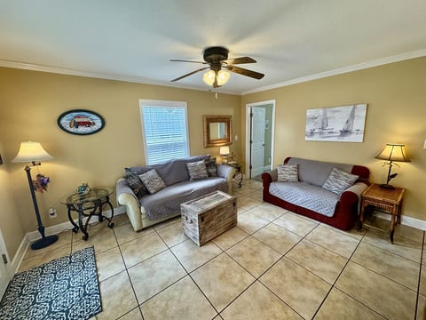 myrtle-beach-beach-cottage-family-living-room