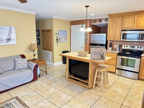 pet-friendly-ocean-lakes-family-campground-house-with-golf-cart