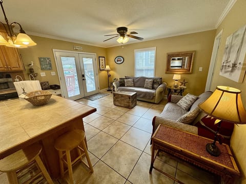 Ocean Lakes 2BR | Golf Cart | Pet Friendly | Sleeps 7