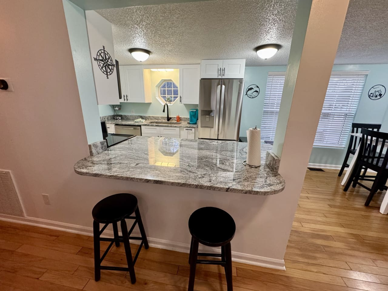 ๐ด Spacious Beach Cottage at Ocean Lakes | Sleeps 6 | Golf Cart Included | Pet-Friendly Option