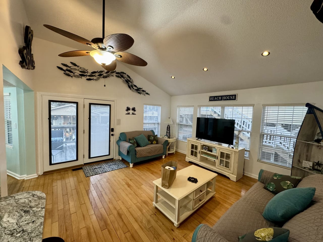 🌴 Spacious Beach Cottage at Ocean Lakes | Sleeps 6 | Golf Cart Included | Pet-Friendly Option