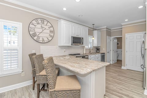 🌅 Luxury Waterfront Home in Ocean Lakes | Sleeps 10 | 2 Golf Carts | Lakefront Deck