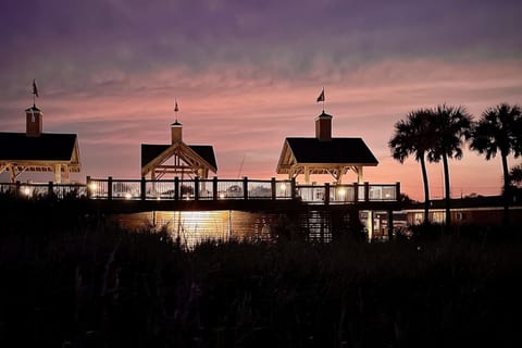🌅 Luxury Waterfront Home in Ocean Lakes | Sleeps 10 | 2 Golf Carts | Lakefront Deck