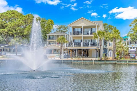 🌅 Luxury Waterfront Home in Ocean Lakes | Sleeps 10 | 2 Golf Carts | Lakefront Deck