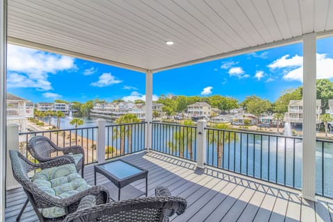 🌅 Luxury Waterfront Home in Ocean Lakes | Sleeps 10 | 2 Golf Carts | Lakefront Deck