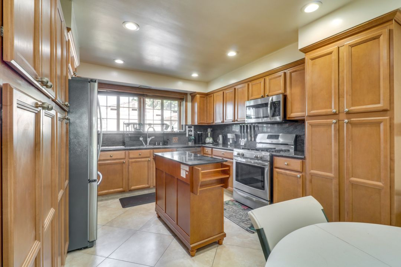 North Hills 2BR Home + Outdoor Pool - Los Angeles