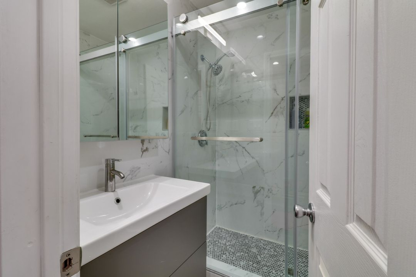 North Hills 2BR Home + Outdoor Pool - Los Angeles