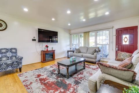North Hills 2BR Home + Outdoor Pool