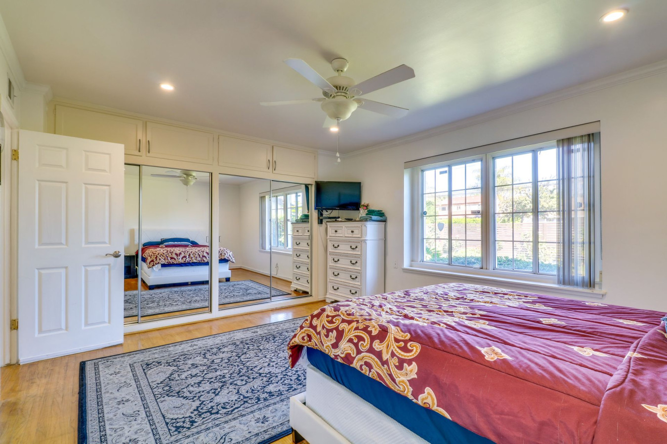 North Hills 2BR Home + Outdoor Pool - Los Angeles