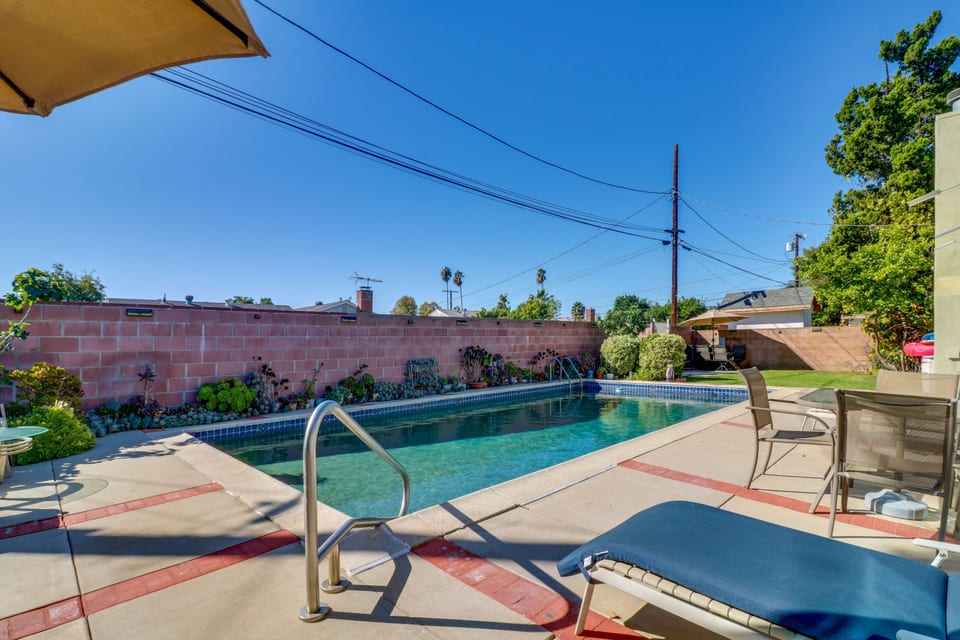 North Hills 2BR Home + Outdoor Pool - Los Angeles