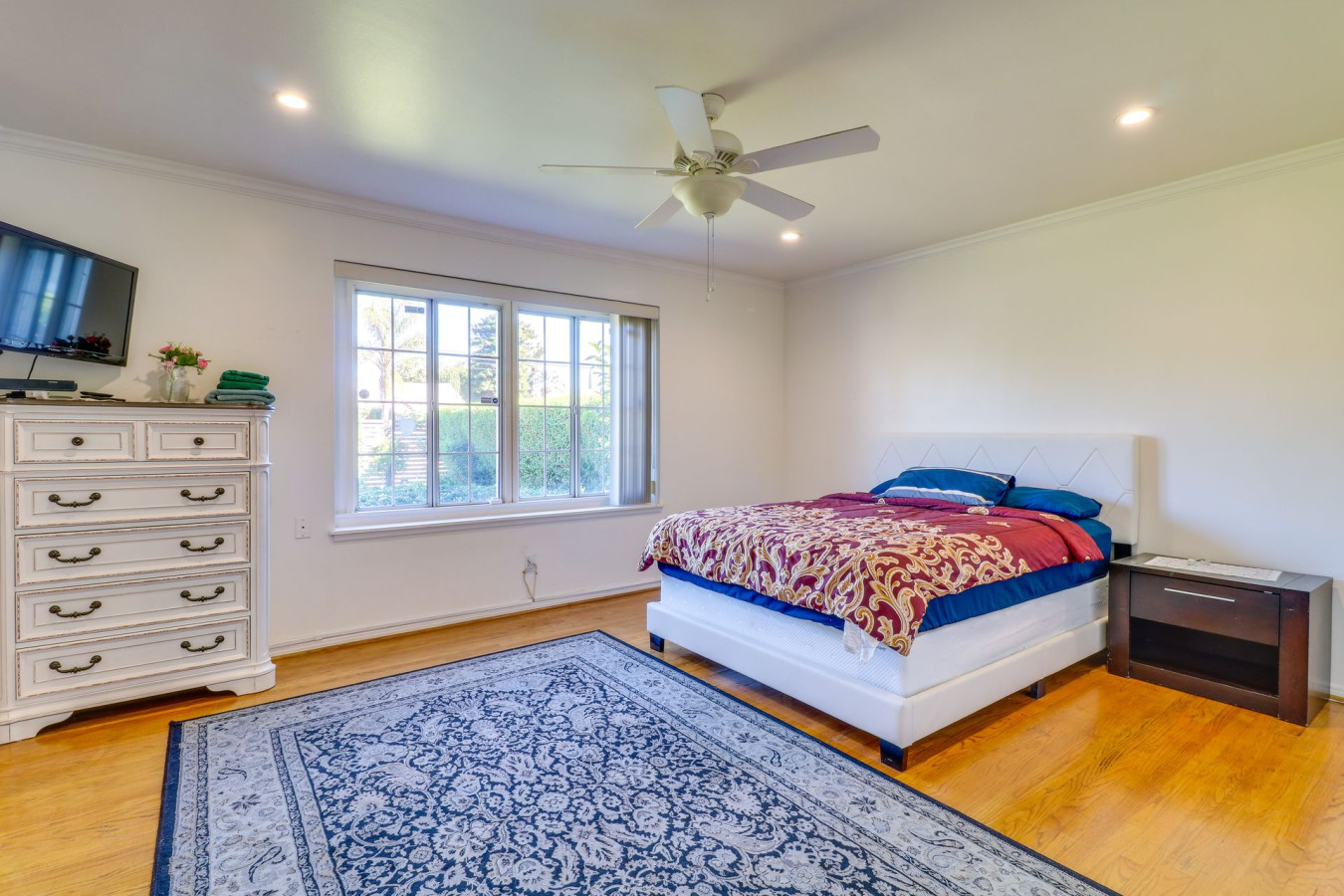 North Hills 2BR Home + Outdoor Pool - Los Angeles